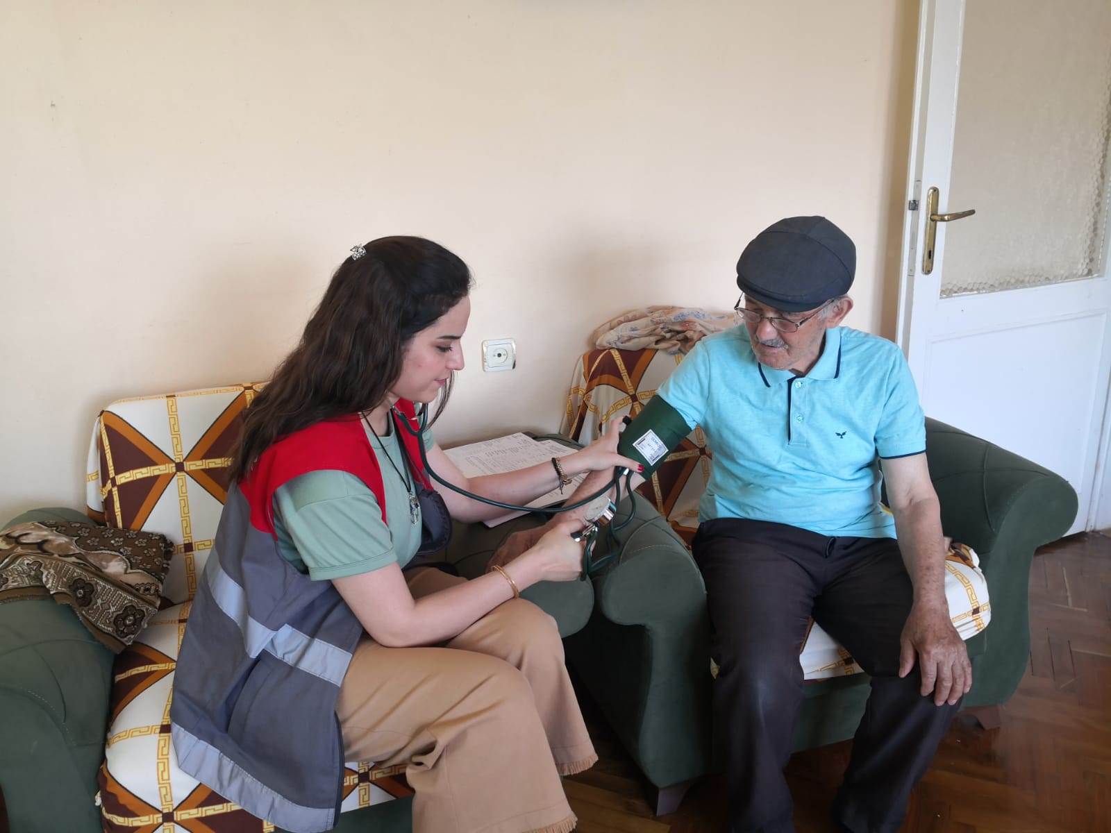 BÜYÜKŞEHİRLE YAŞ ALMIŞ VATANDAŞLARIN HAYATI KOLAYLAŞIYOR